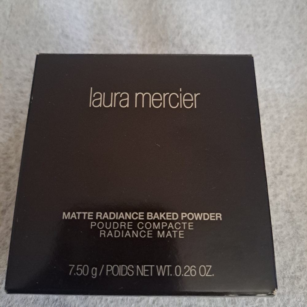Laura Mercier Matte Radiance Baked Powder Highlighter 01
